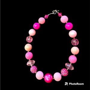 VINTAGE Bead sparkling pink necklace
